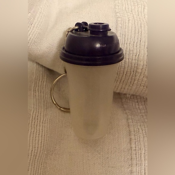 Tupperware Keychains (4) vintage - Picture 4 of 5